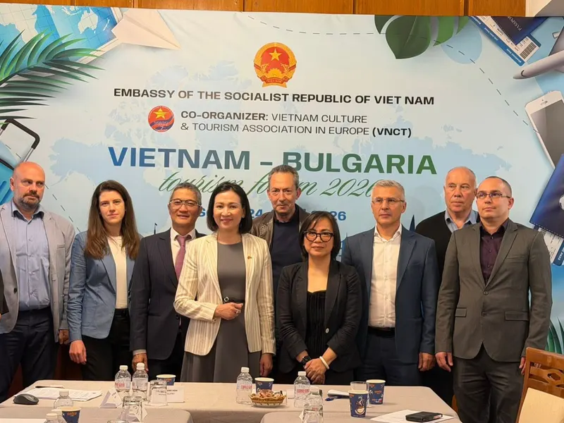 Đại biểu Việt Nam và Bulgaria chụp ảnh chung tại Diễn đàn Du lịch Việt Nam – Bulgaria 2026 do VNCT đồng tổ chức